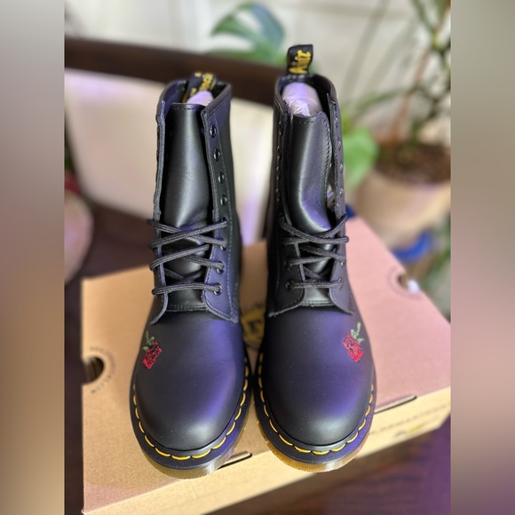 DR. MARTENS 1460 VONDA FLORAL LEATHER LACE UP BOOTS - Picture 2 of 7